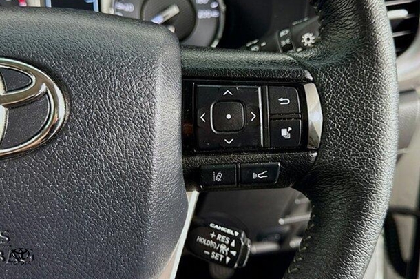 2022 Toyota Hilux SR5 image 18