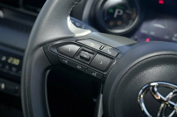 2022 Toyota Yaris Hybrid ZR image 15
