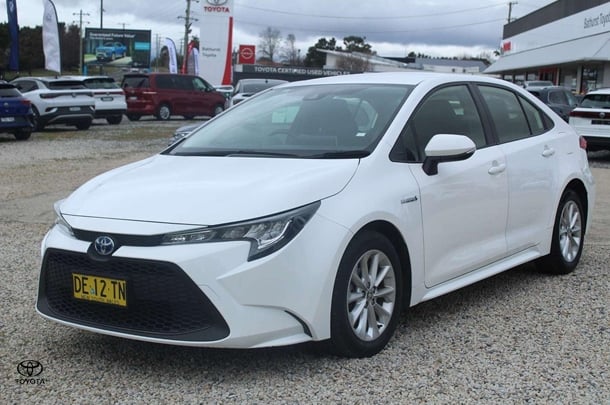 2022 Toyota Corolla Sedan Hybrid Ascent Sport image 2