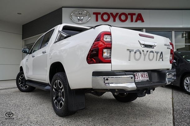 2021 Toyota Hilux 4x4 SR5 image 5