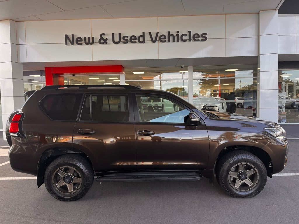 2022 Toyota Prado GXL image 2