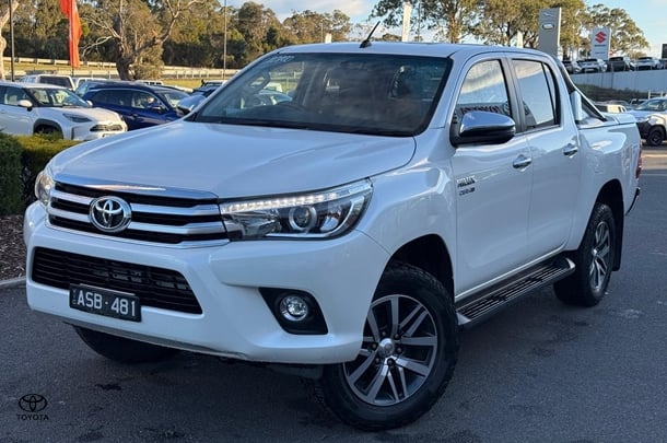 2018 Toyota Hilux SR5 image 3