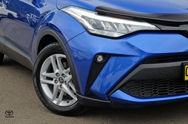 2020 Toyota C-HR Standard 2WD image 6