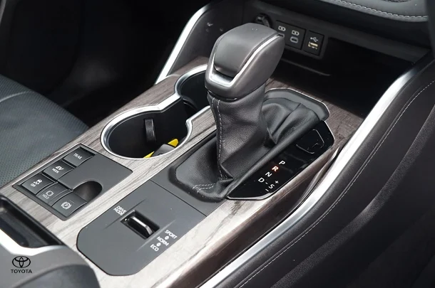 2023 Toyota Kluger Hybrid AWD GRANDE image 4