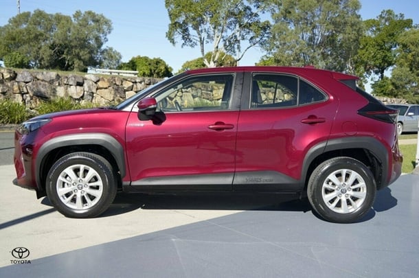 2021 Toyota Yaris Cross Hybrid GX image 2