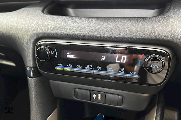 2023 Toyota Yaris SX image 20