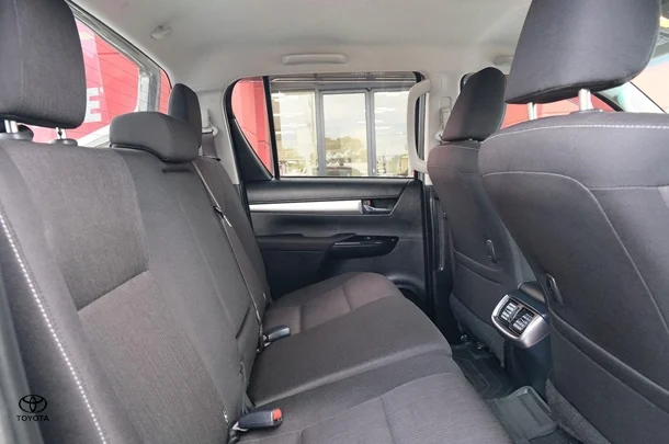 2022 Toyota Hilux SR5 image 11
