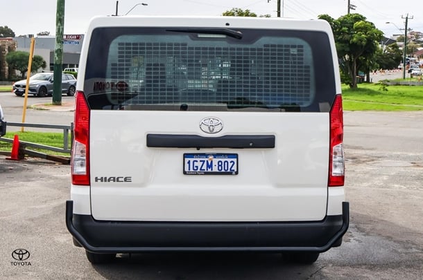 2020 Toyota Hiace LWB image 5
