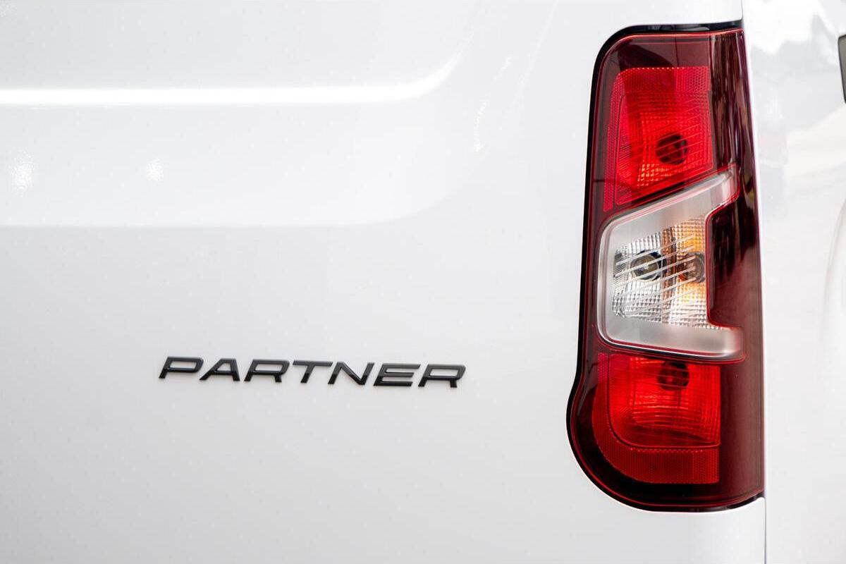 2024 Peugeot Partner Pro LWB Auto MY25 image 15