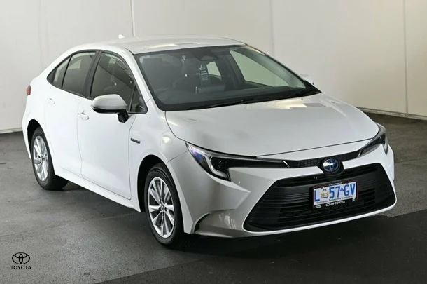 2023 Toyota Corolla Sedan Hybrid Ascent Sport image 3