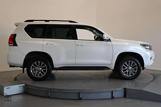 2020 Toyota Prado GXL image 4