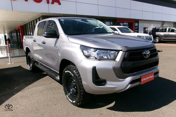 2021 Toyota Hilux 4x4 SR image 3