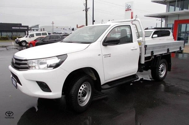 2023 Toyota HILUX 4x4 SR image 3