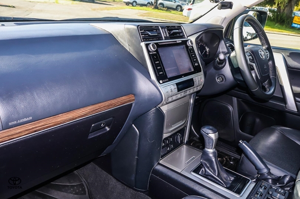 2019 Toyota Prado VX image 9