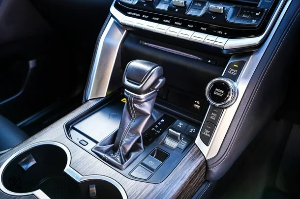 2024 Toyota Landcruiser VX image 22