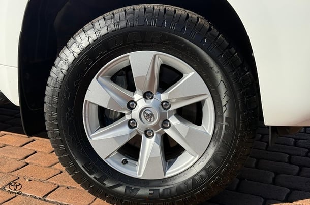 2023 Toyota Prado GXL image 6