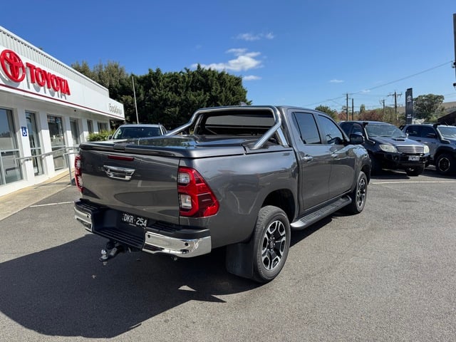 2022 Toyota Hilux SR5 image 7