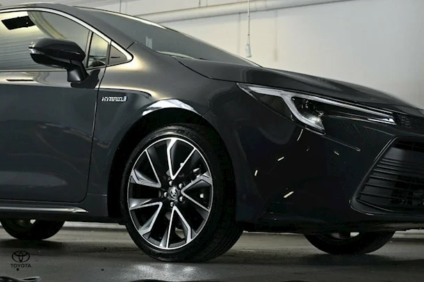 2022 Toyota Corolla Sedan Hybrid ZR image 6