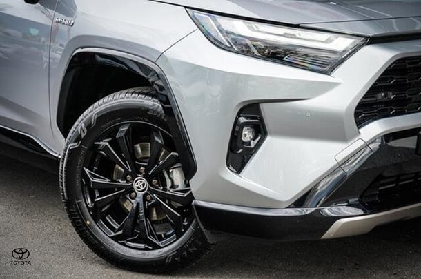 2024 Toyota RAV4 Hybrid XSE 2WD image 2