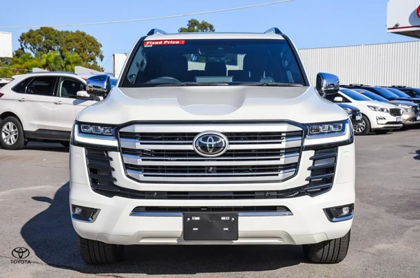 2024 Toyota Landcruiser Sahara ZX image 3