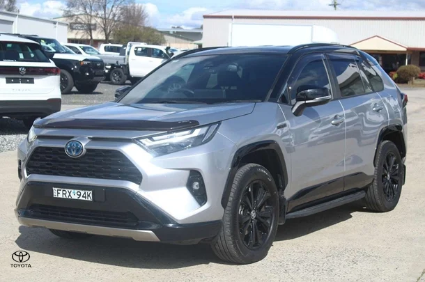 2023 Toyota RAV4 Hybrid XSE (AWD) image 3