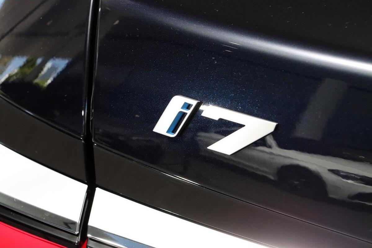 2024 BMW i7 xDrive60 M Sport G70 Auto AWD image 9