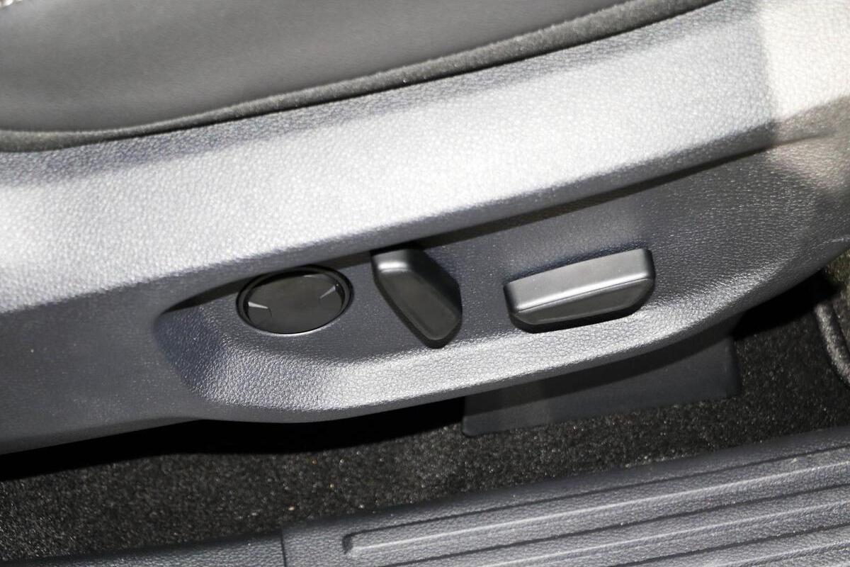 2024 Volkswagen Amarok TDI600 Style NF Auto 4MOTION Perm MY24 Dual Cab image 17