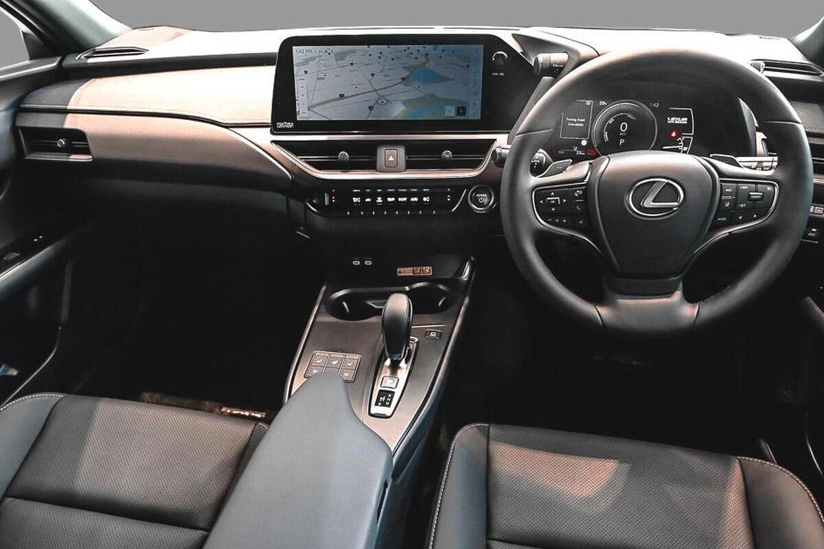 2024 Lexus UX UX300e Luxury Auto FWD image 5