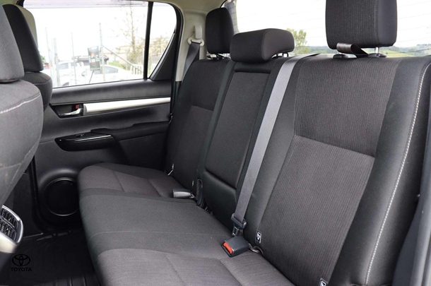 2020 Toyota Hilux 4x4 SR5 image 23