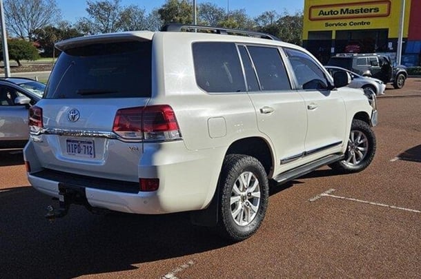 2020 Toyota LandCruiser Sahara image 3
