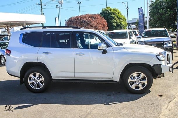 2024 Toyota Landcruiser Sahara image 3