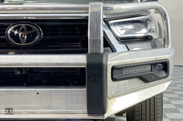2022 Toyota Hilux SR5 image 3