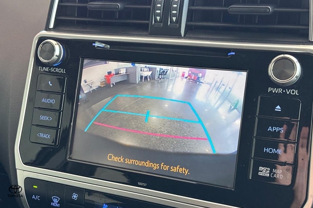 2020 Toyota Prado GX image 13