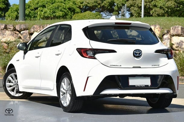 2024 Toyota Corolla Hatch Hybrid Ascent Sport image 3