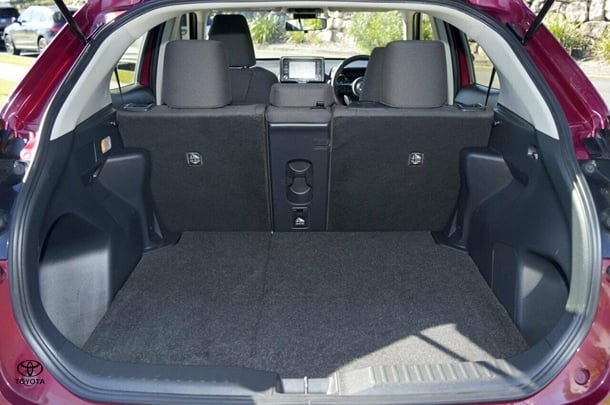 2021 Toyota Yaris Cross Hybrid GX image 10