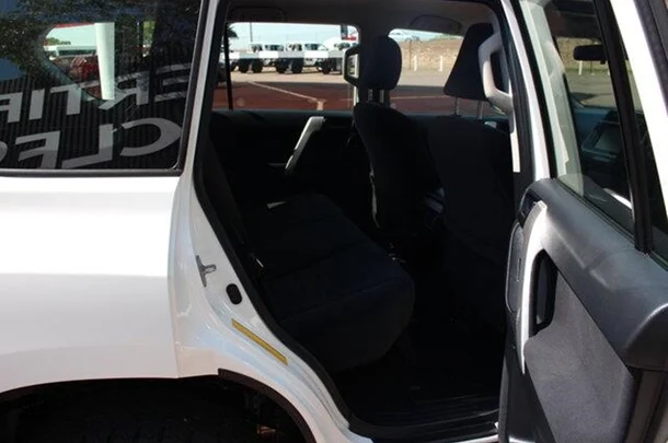 2018 Toyota Prado GX image 12