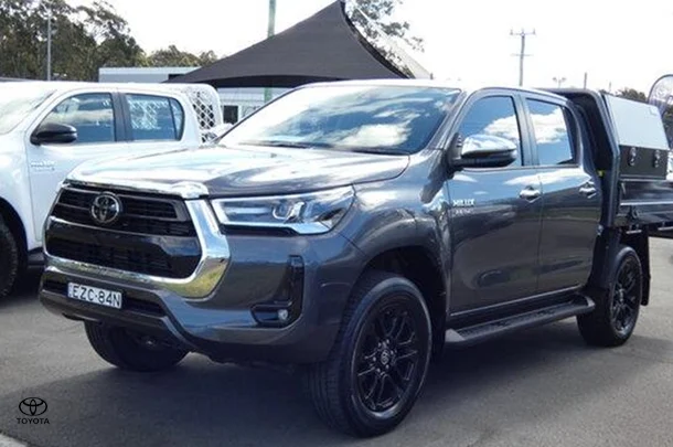 2023 Toyota Hilux SR5 image 2