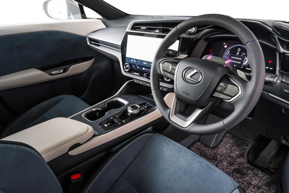 2025 Lexus RZ RZ450e Sports Luxury Auto image 6