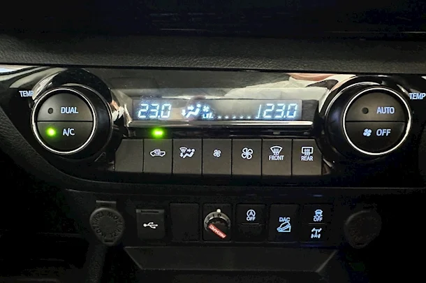 2024 Toyota Hilux SR5 image 18