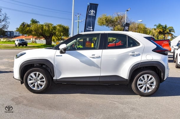 2023 Toyota Yaris Cross Hybrid GX image 4
