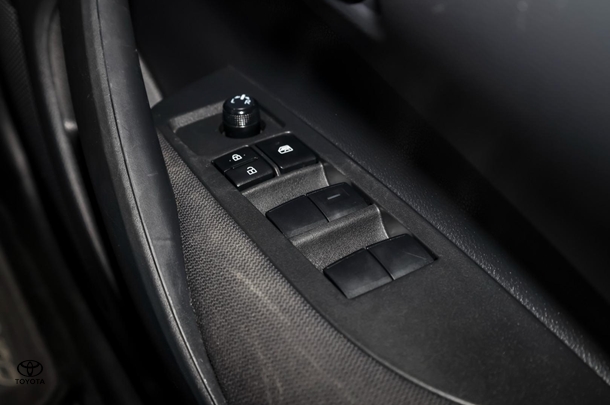 2023 Toyota Corolla Sedan Hybrid Ascent Sport image 17