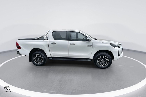 2020 Toyota Hilux SR5 image 8