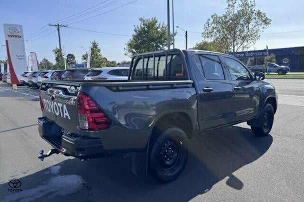 2024 Toyota Hilux Workmate image 2