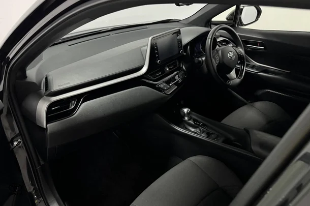 2023 Toyota C-HR GXL AWD image 13