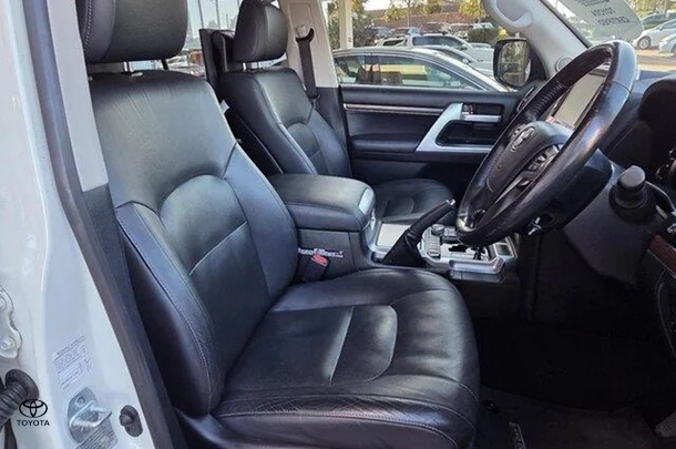 2020 Toyota Landcruiser Sahara image 13