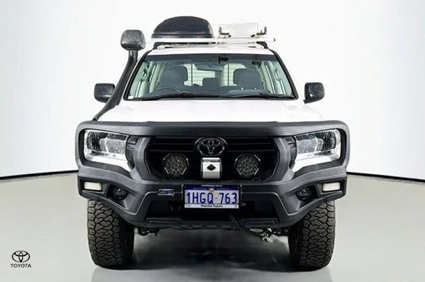2020 Toyota LANDCRUISER GX image 2