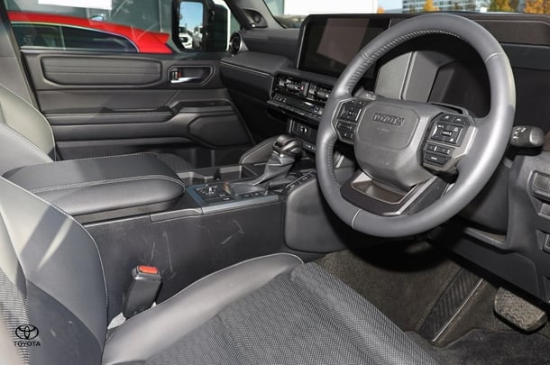 2024 Toyota Prado Kakadu image 2