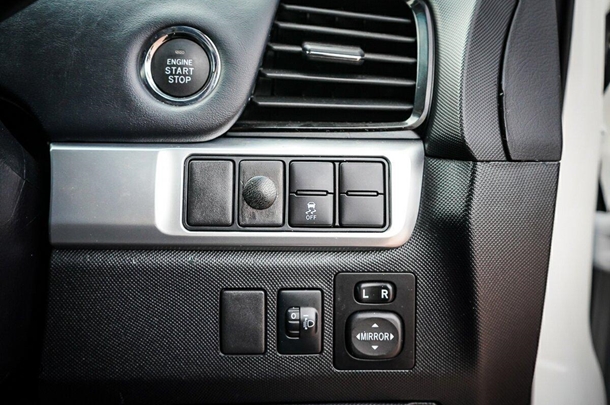2019 Toyota Tarago GLi image 16