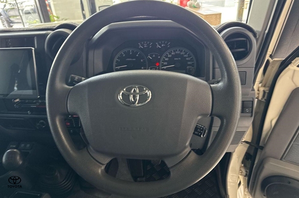 2023 Toyota LC Military GXL image 22