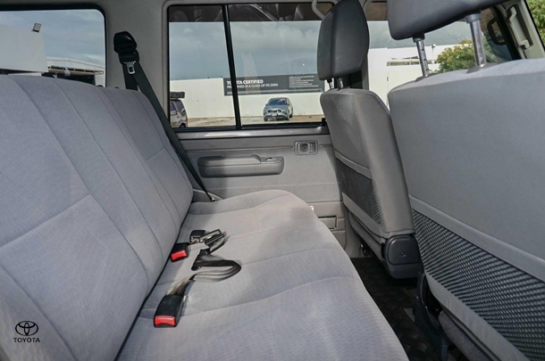 2018 Toyota LC Military GXL image 8